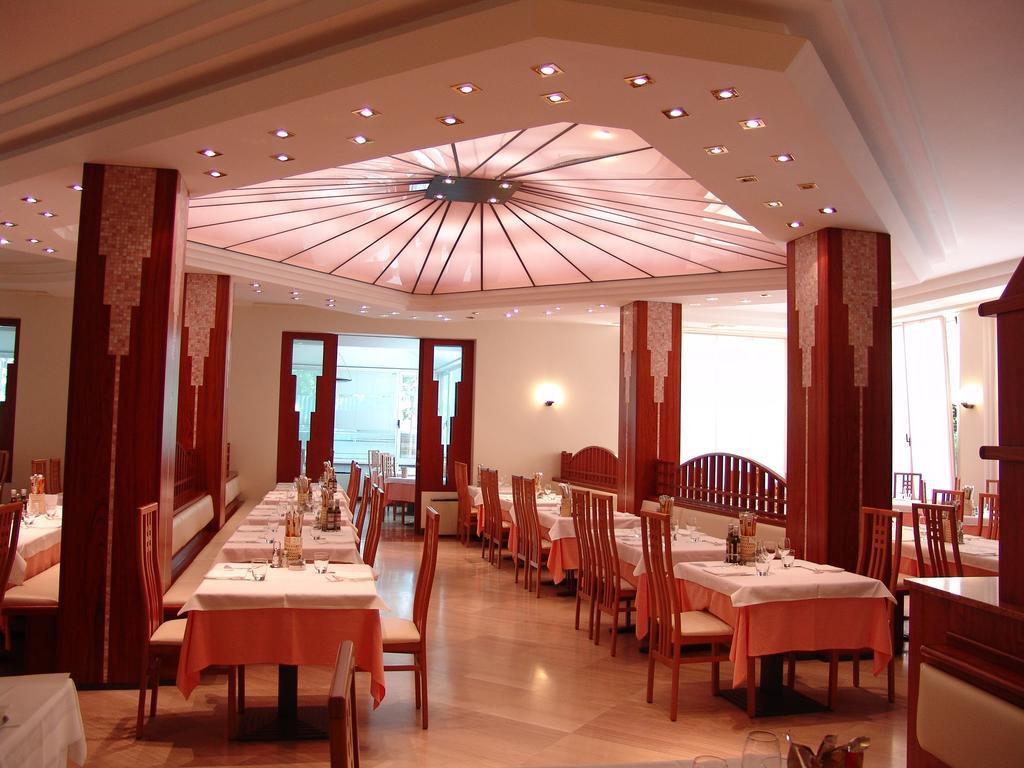 Hotel Excelsior Cervia Exterior photo